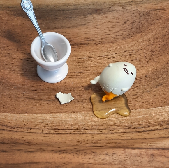 GUDETAMA Collectible "Check Before You Crack" - Picture 13 of 16
